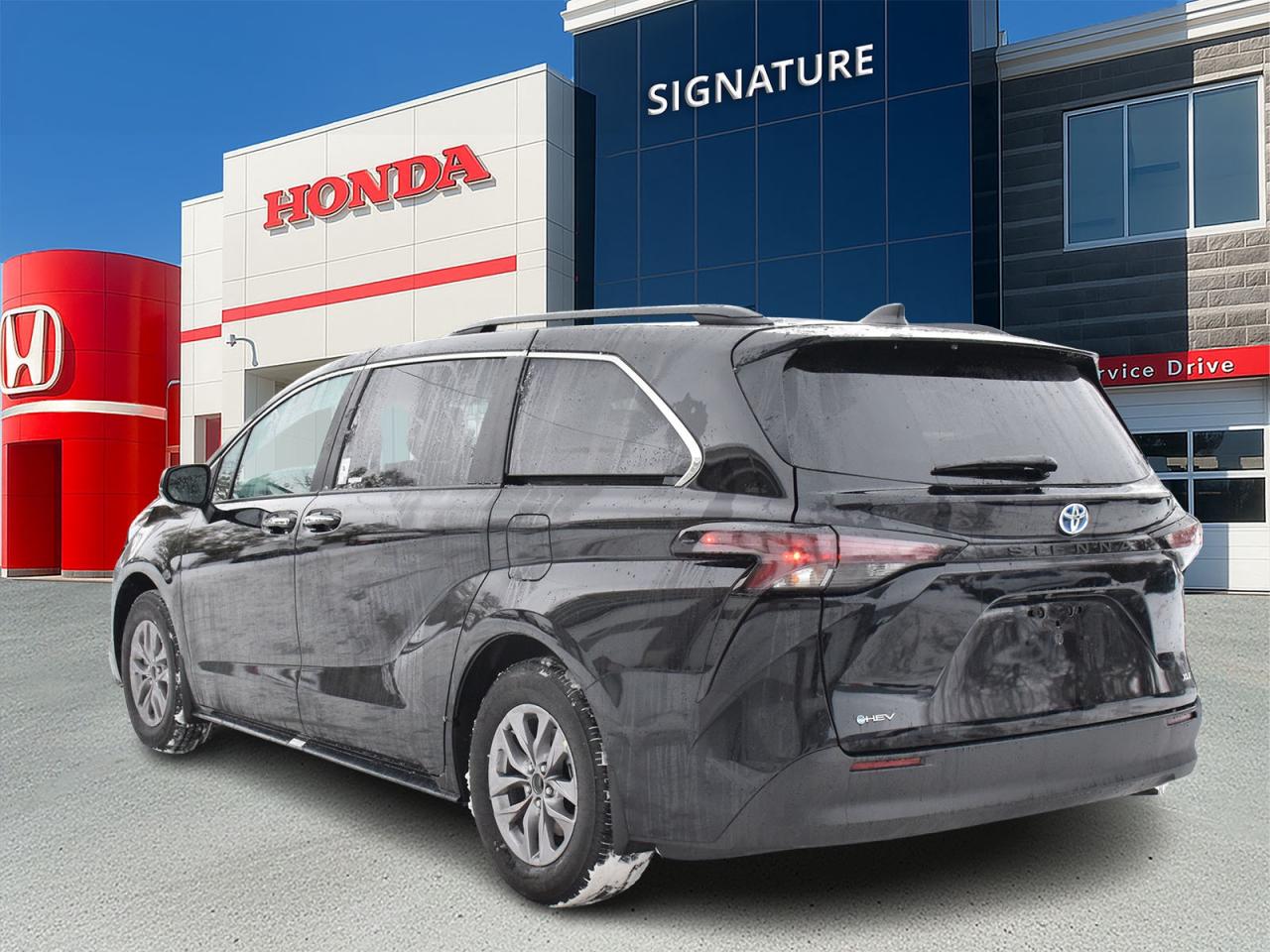 2025 Toyota Sienna XLE Photo