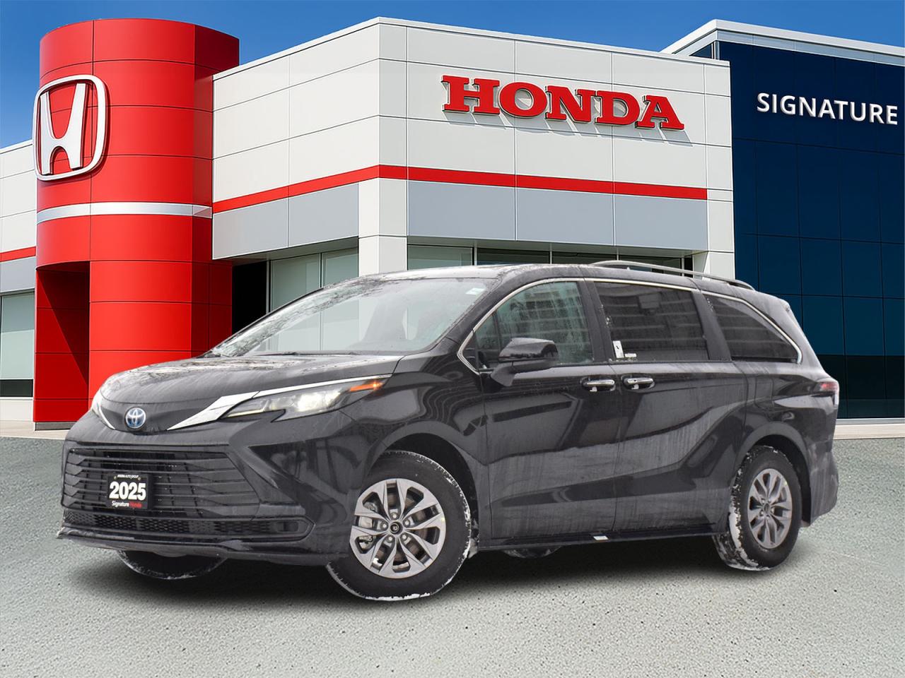 2025 Toyota Sienna XLE Photo