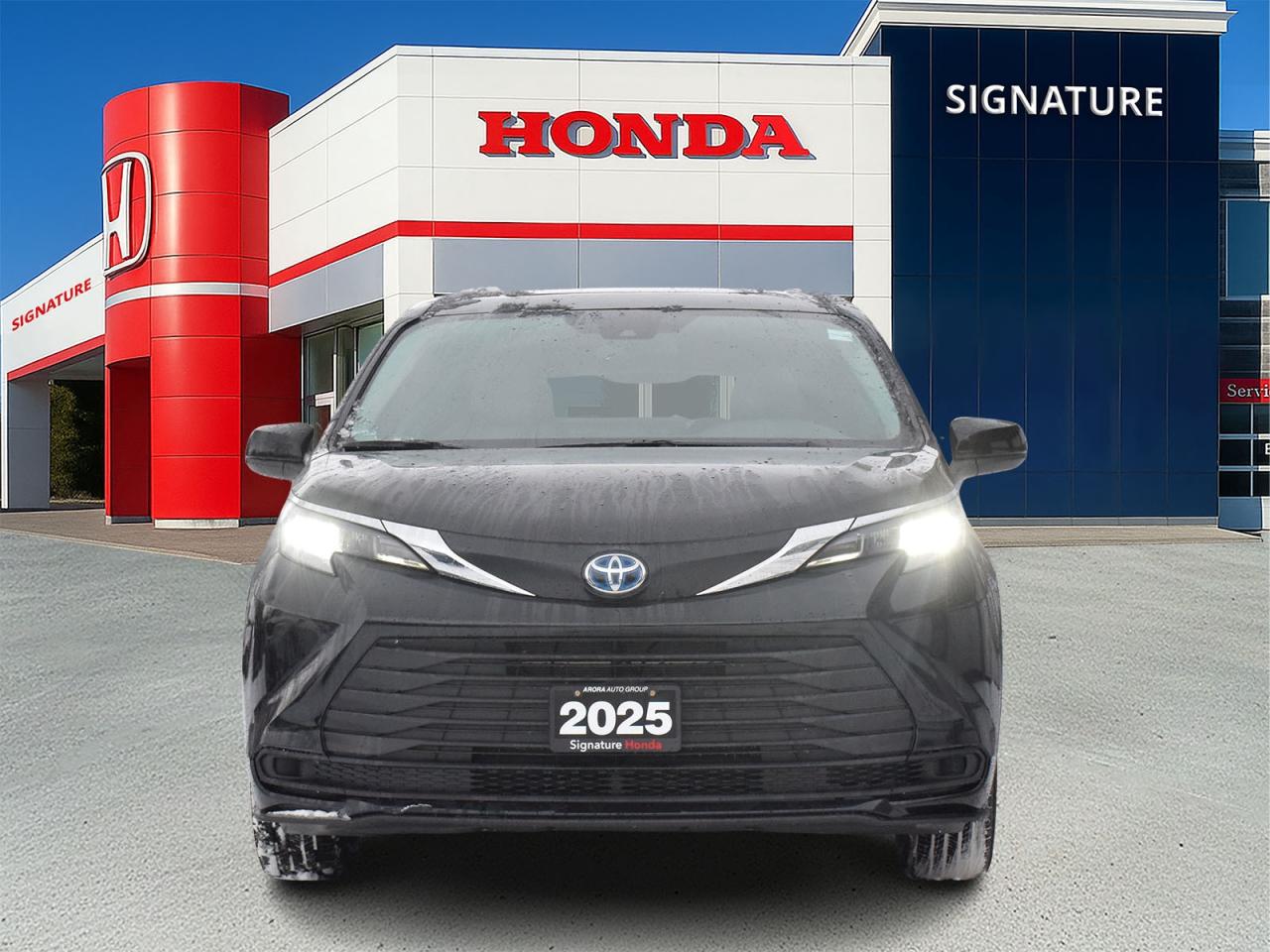 2025 Toyota Sienna XLE Photo