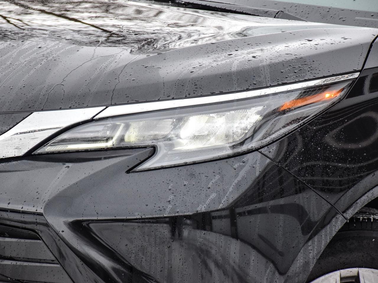 2025 Toyota Sienna XLE Photo2