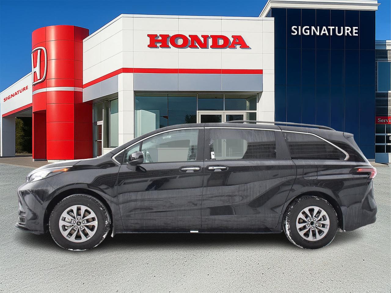 2025 Toyota Sienna XLE Photo