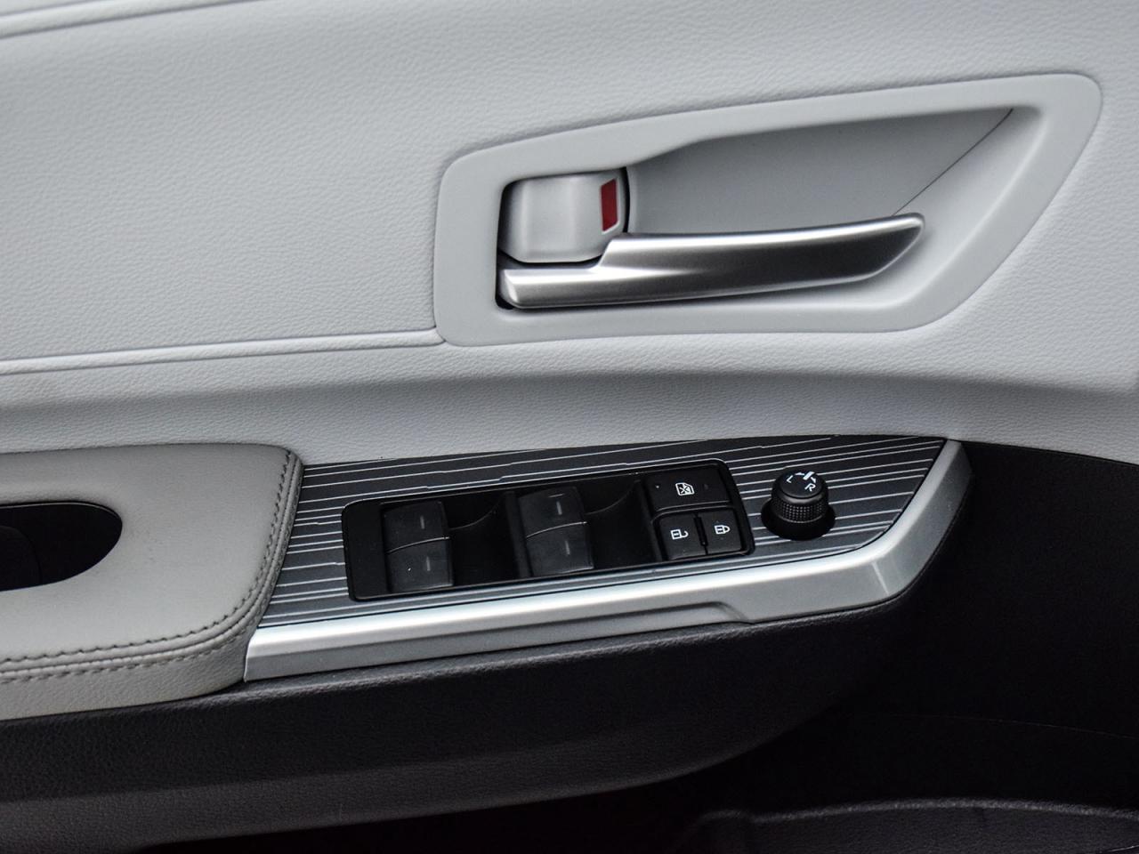 2025 Toyota Sienna XLE Photo