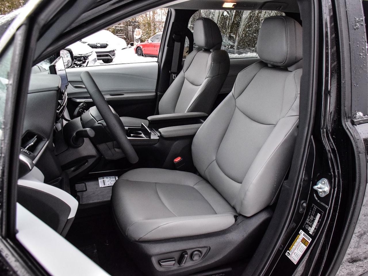 2025 Toyota Sienna XLE Photo