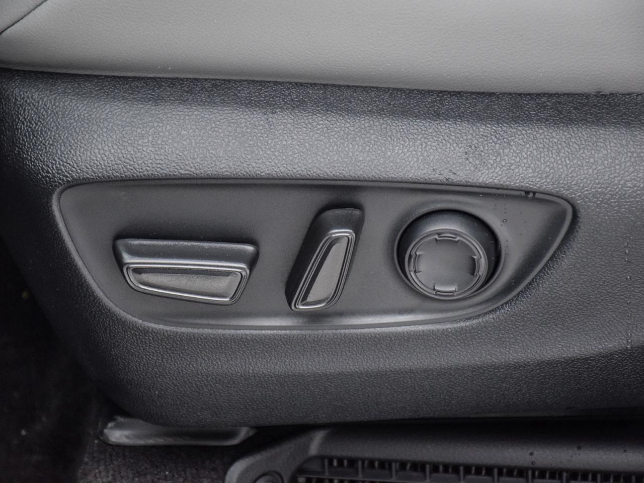 2025 Toyota Sienna XLE Photo