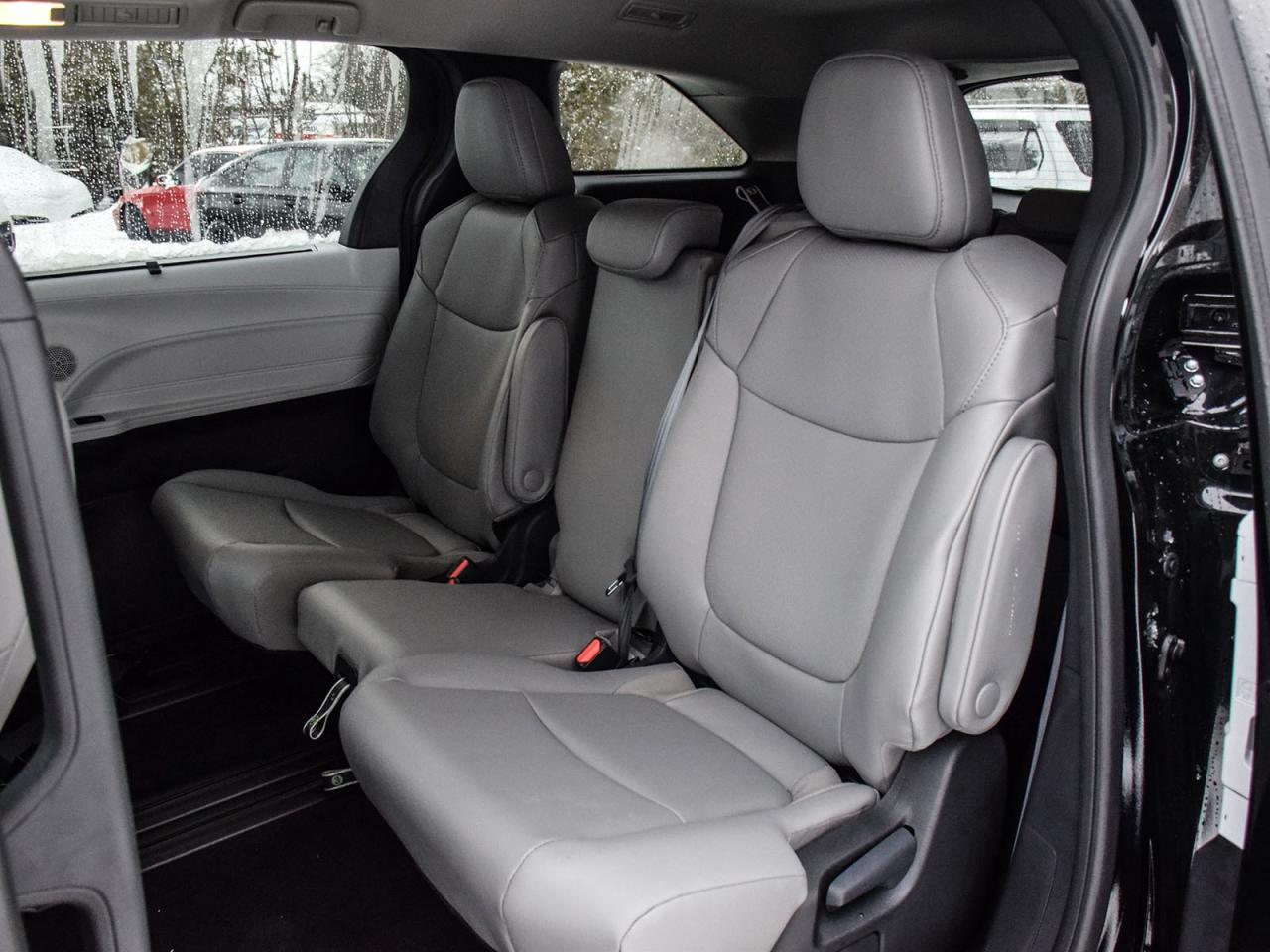 2025 Toyota Sienna XLE Photo