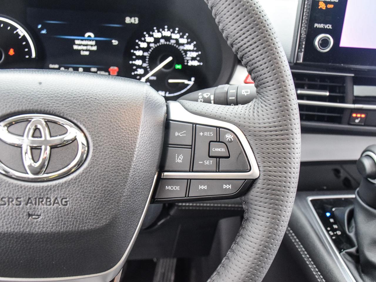 2025 Toyota Sienna XLE Photo