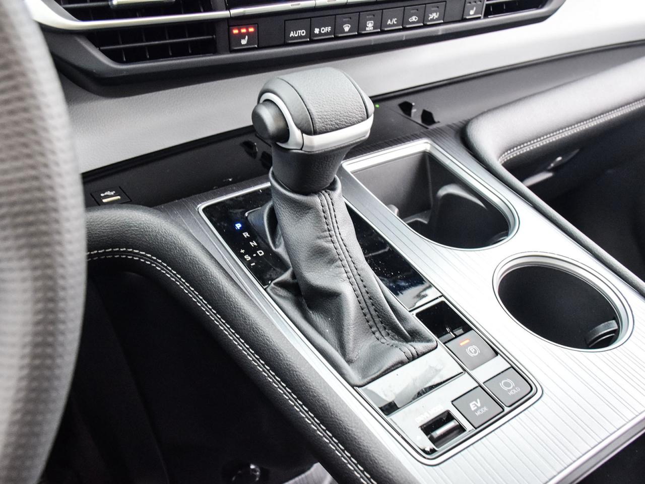 2025 Toyota Sienna XLE Photo