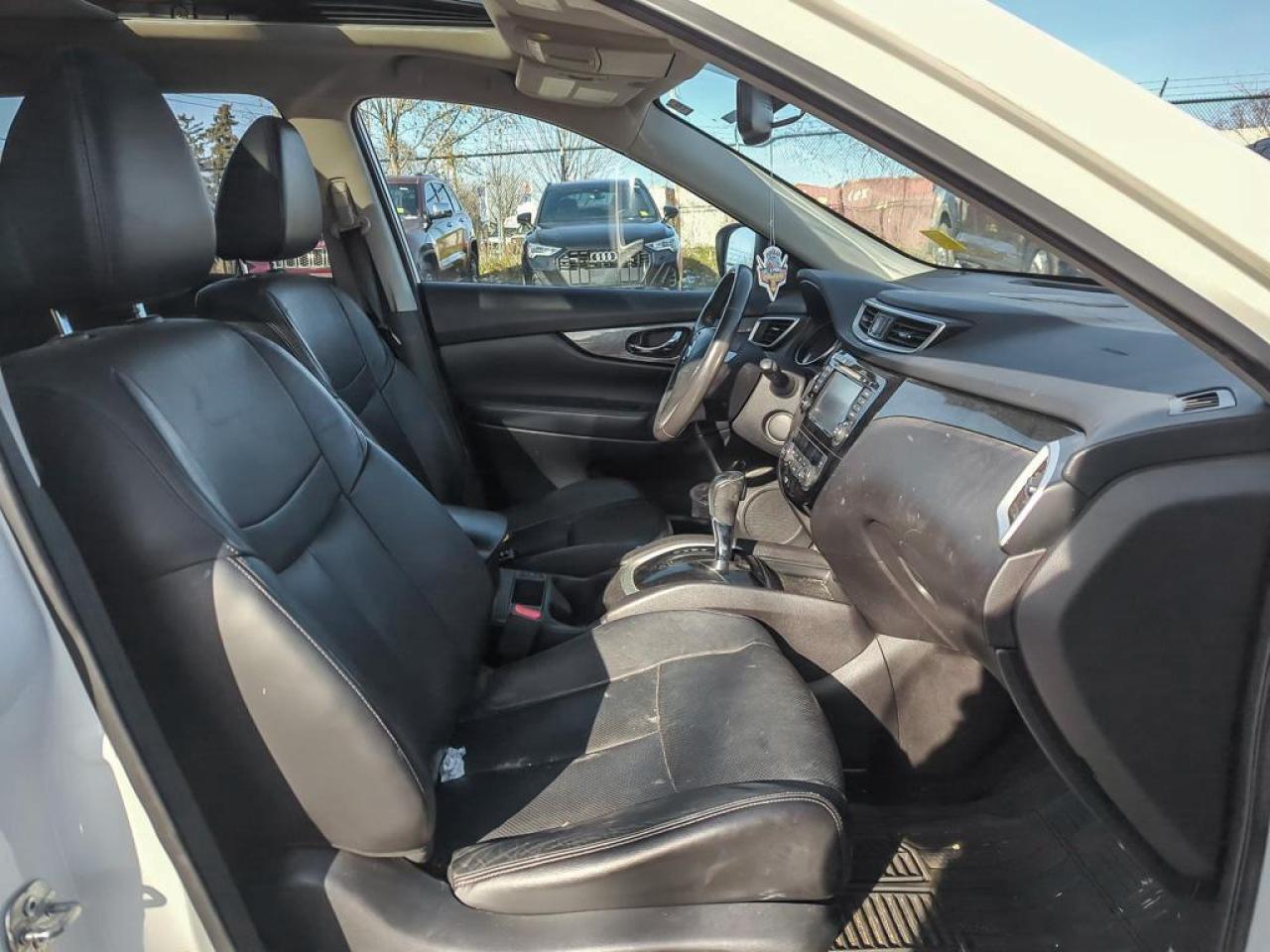 2015 Nissan Rogue SL Photo