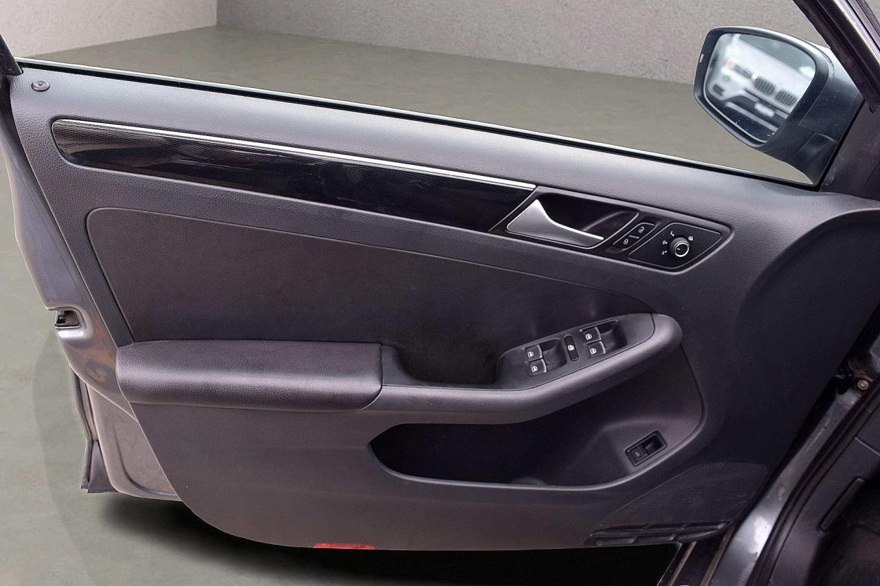 2017 Volkswagen Jetta WOLFSBURG EDITION SUNROOF Photo