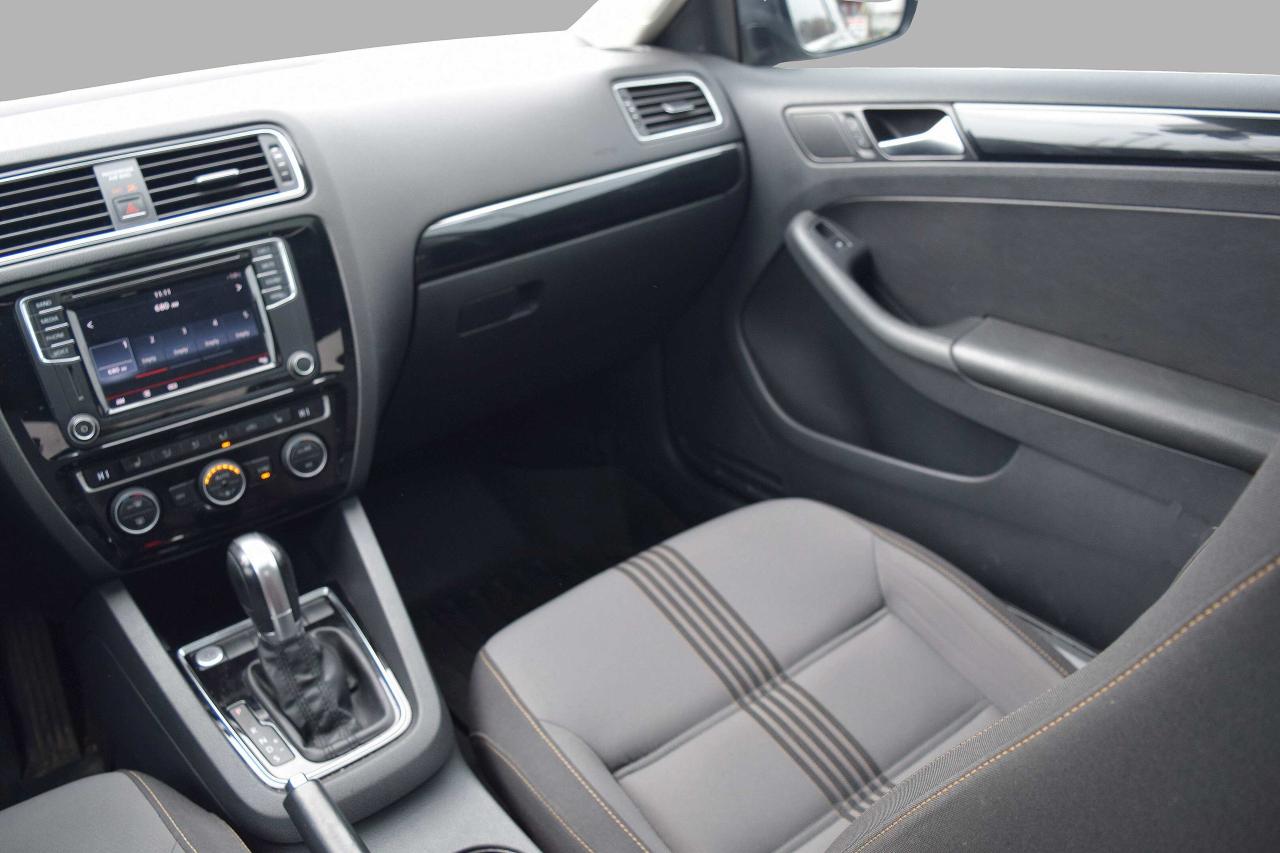 2017 Volkswagen Jetta WOLFSBURG EDITION SUNROOF Photo