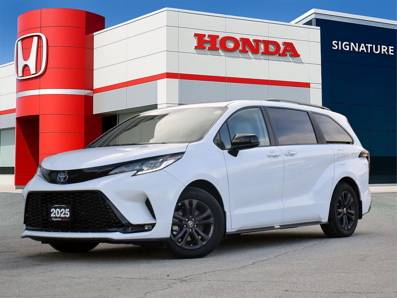 2025 Toyota Sienna XSE Photo0