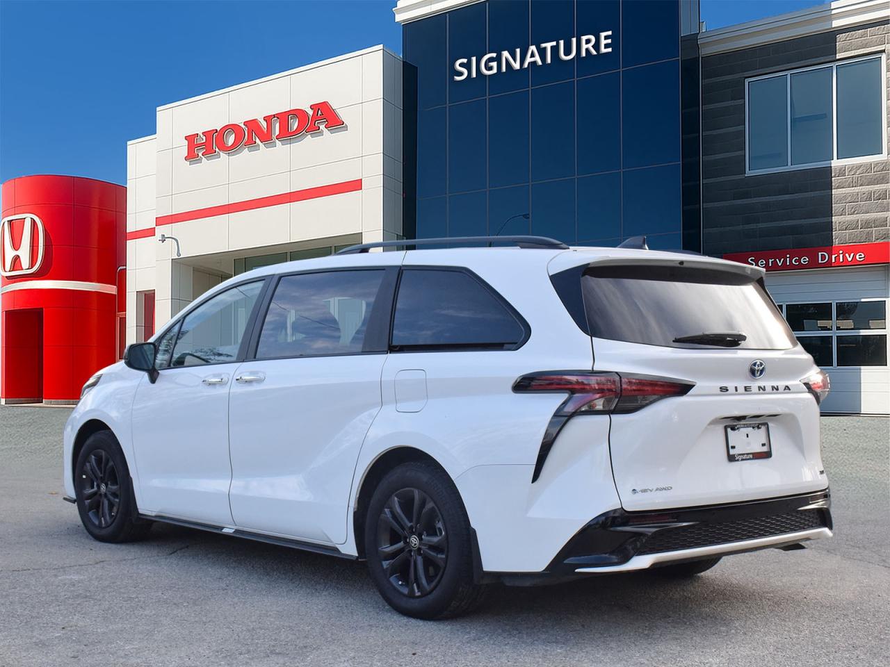 2025 Toyota Sienna XSE Photo