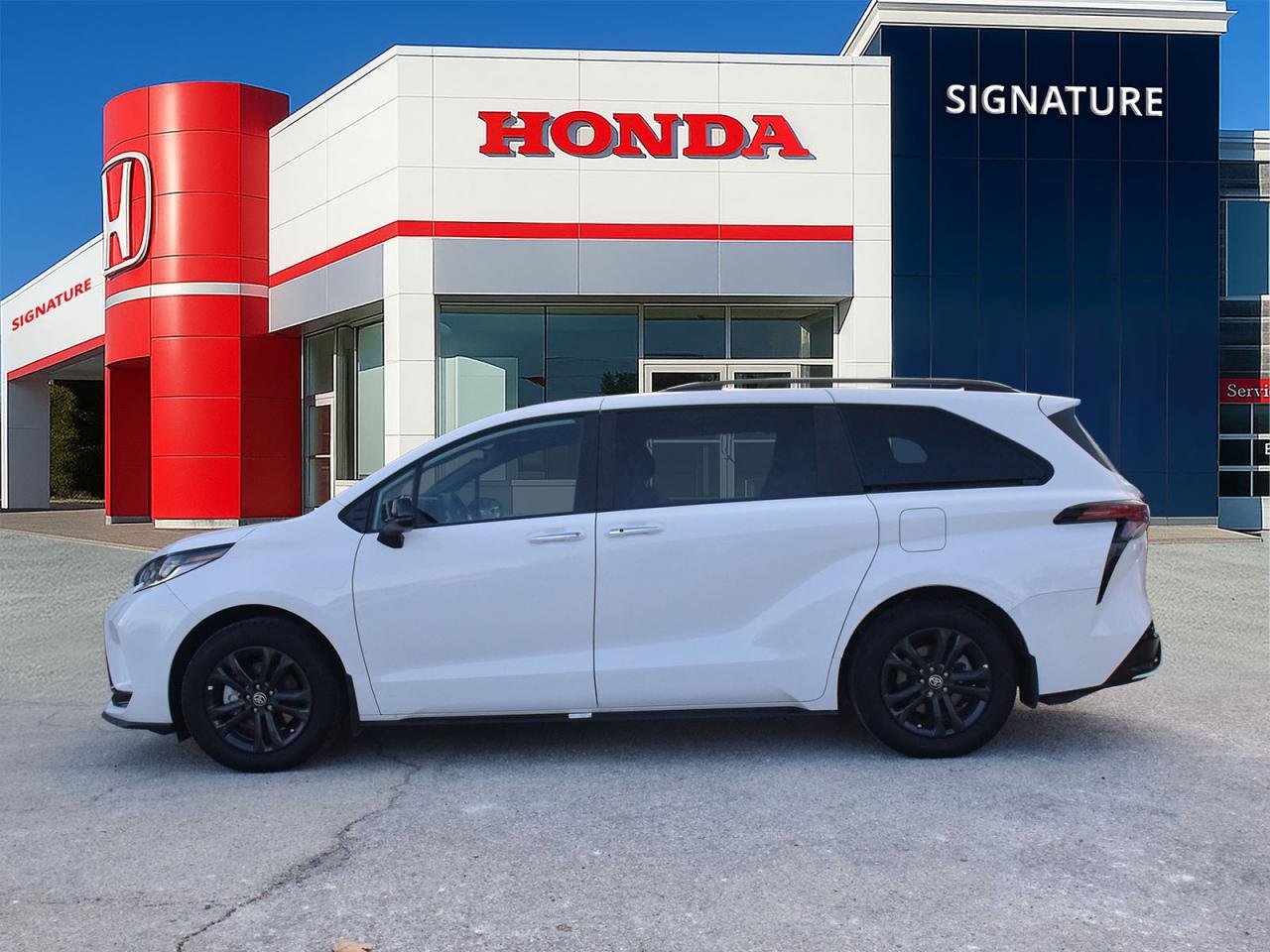 2025 Toyota Sienna XSE Photo