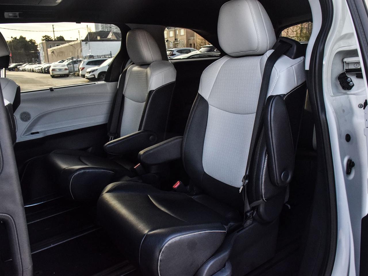 2025 Toyota Sienna XSE Photo