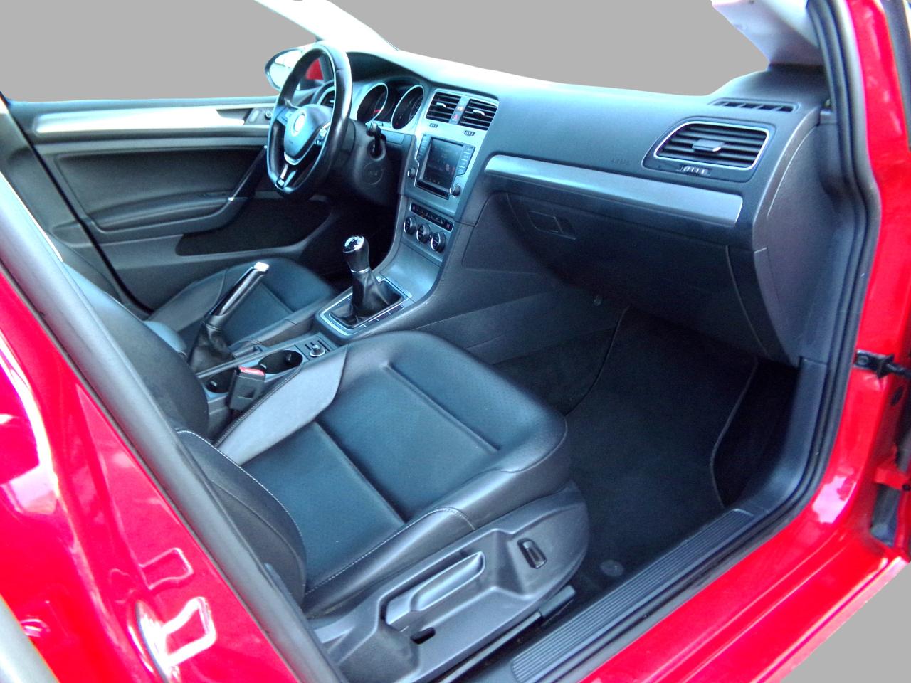 2017 Volkswagen Golf TSI Manual Photo