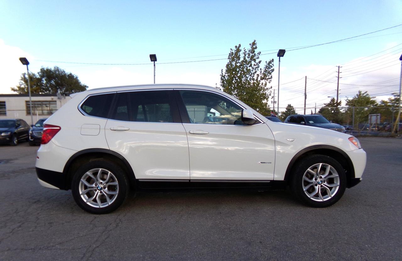 2014 BMW X3 xDrive28i Panoramic Sunroof Photo3