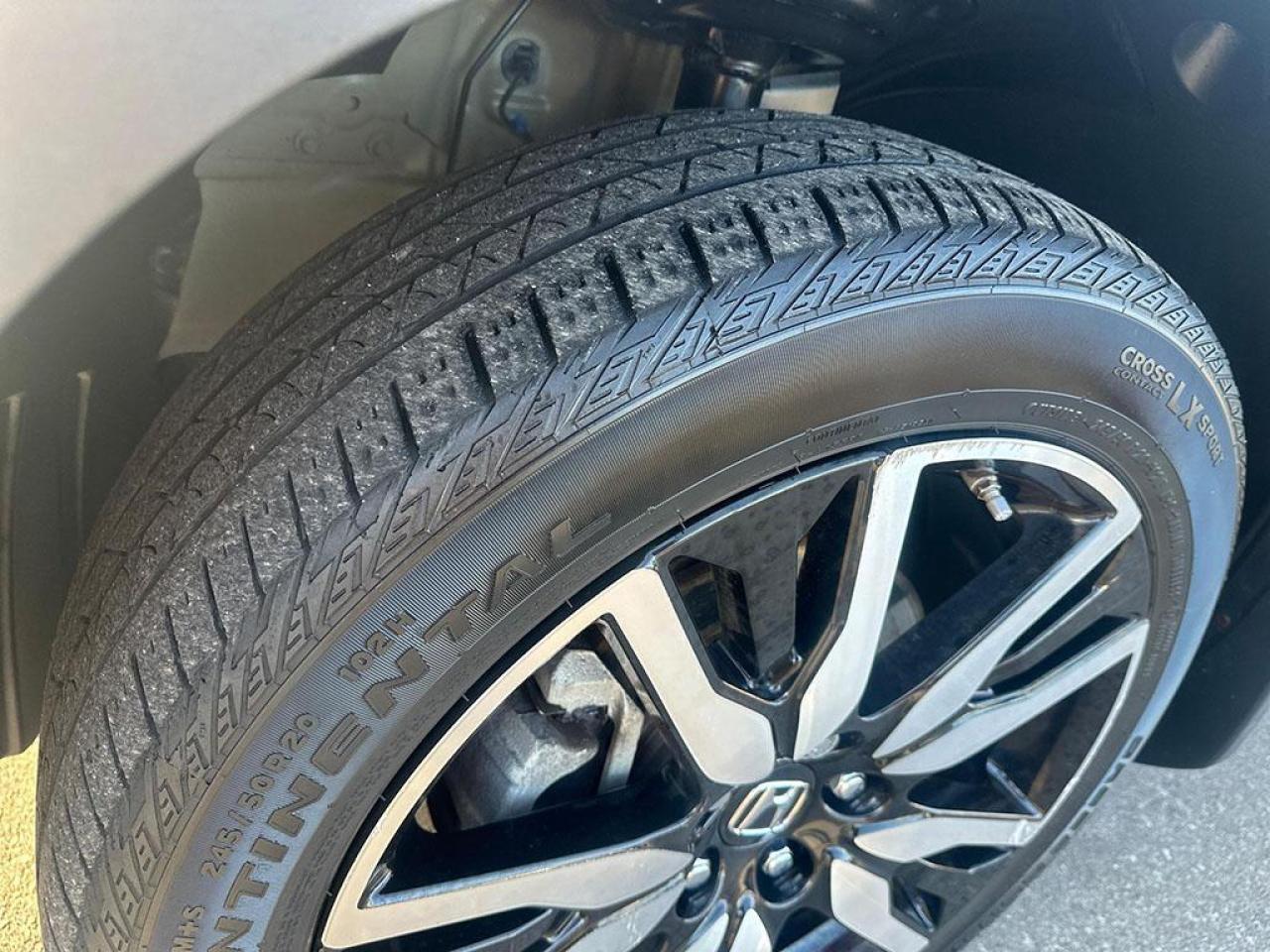 2022 Honda Pilot Touring l Navigation System l Power Moonroof Photo