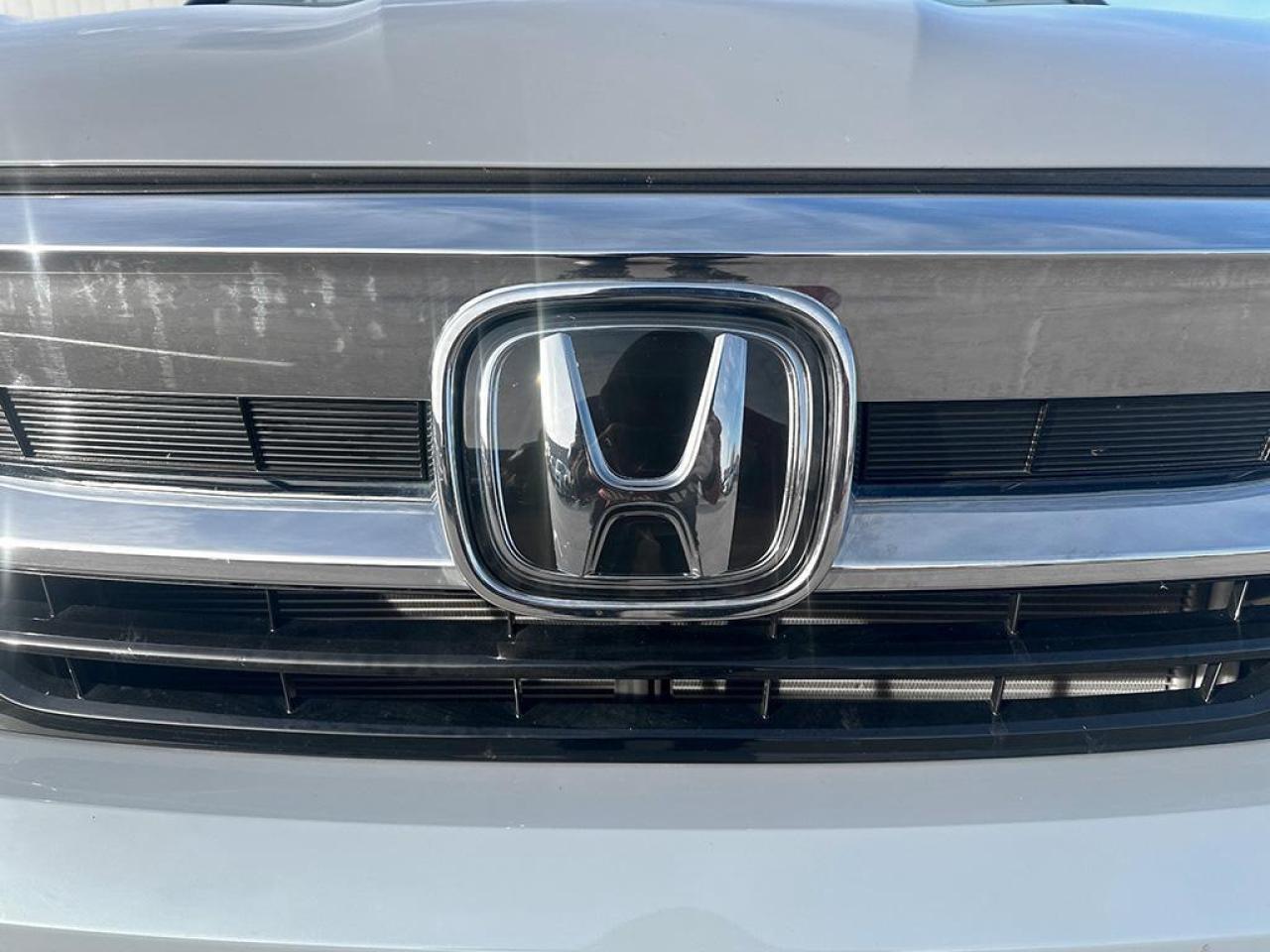 2022 Honda Pilot Touring l Navigation System l Power Moonroof Photo