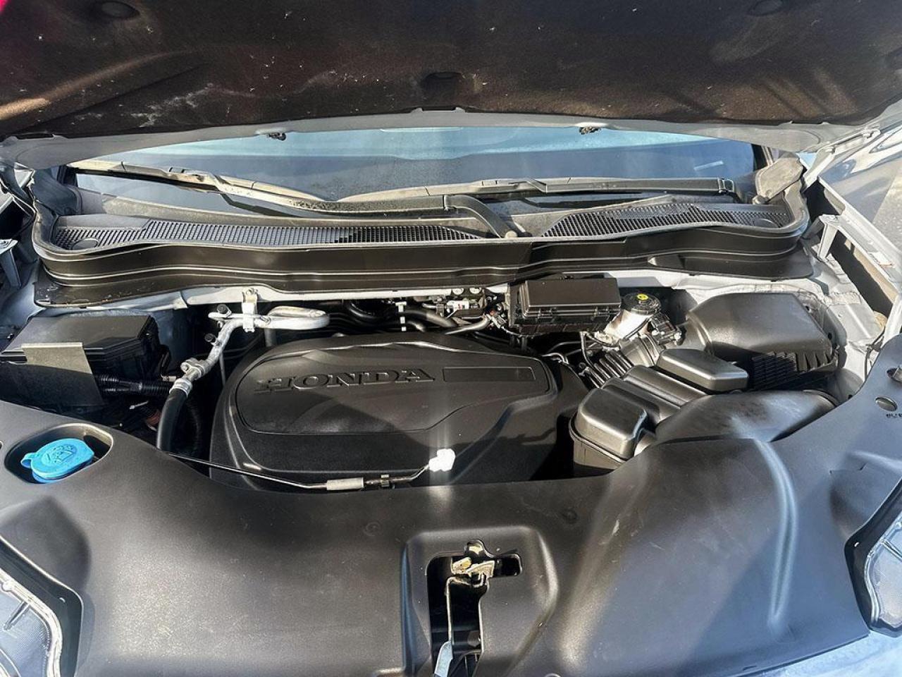 2022 Honda Pilot Touring l Navigation System l Power Moonroof Photo