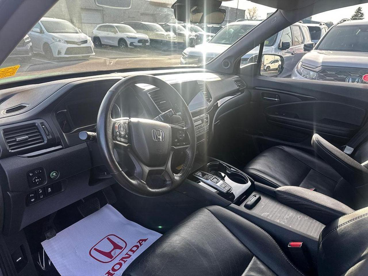 2022 Honda Pilot Touring l Navigation System l Power Moonroof Photo