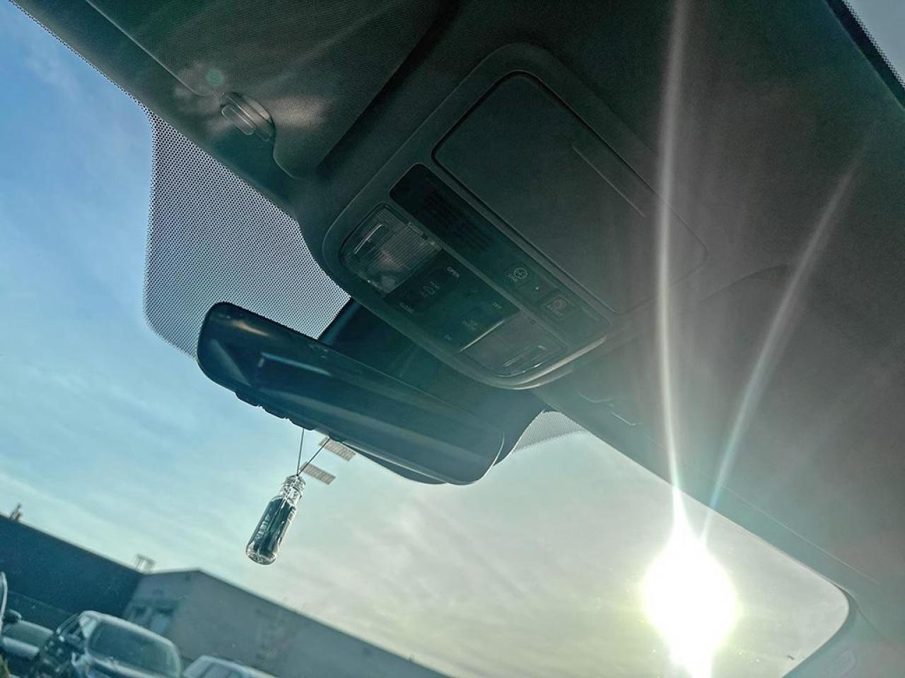 2022 Honda Pilot Touring l Navigation System l Power Moonroof Photo