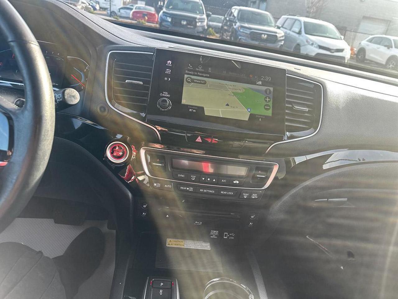 2022 Honda Pilot Touring l Navigation System l Power Moonroof Photo