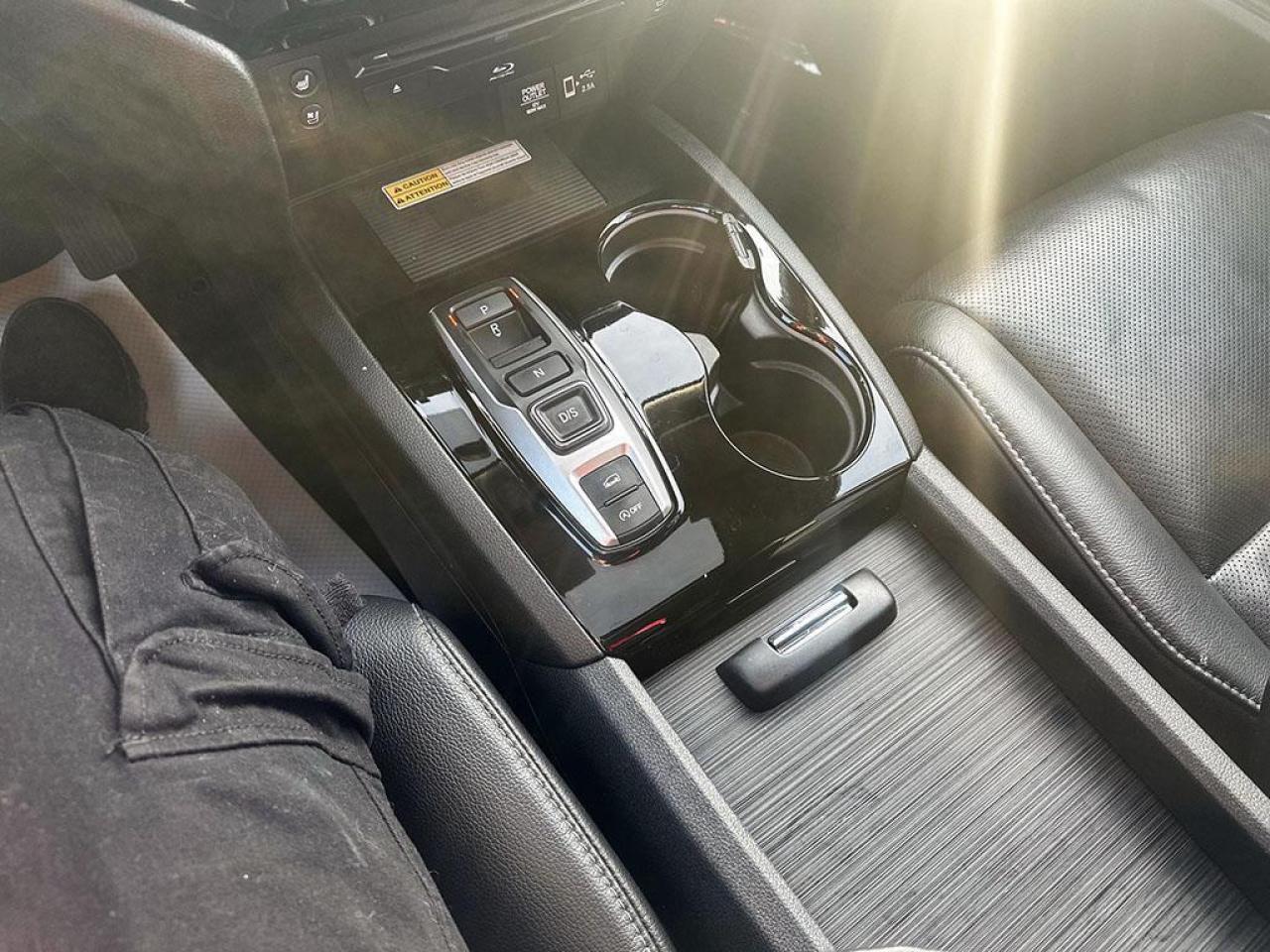 2022 Honda Pilot Touring l Navigation System l Power Moonroof Photo