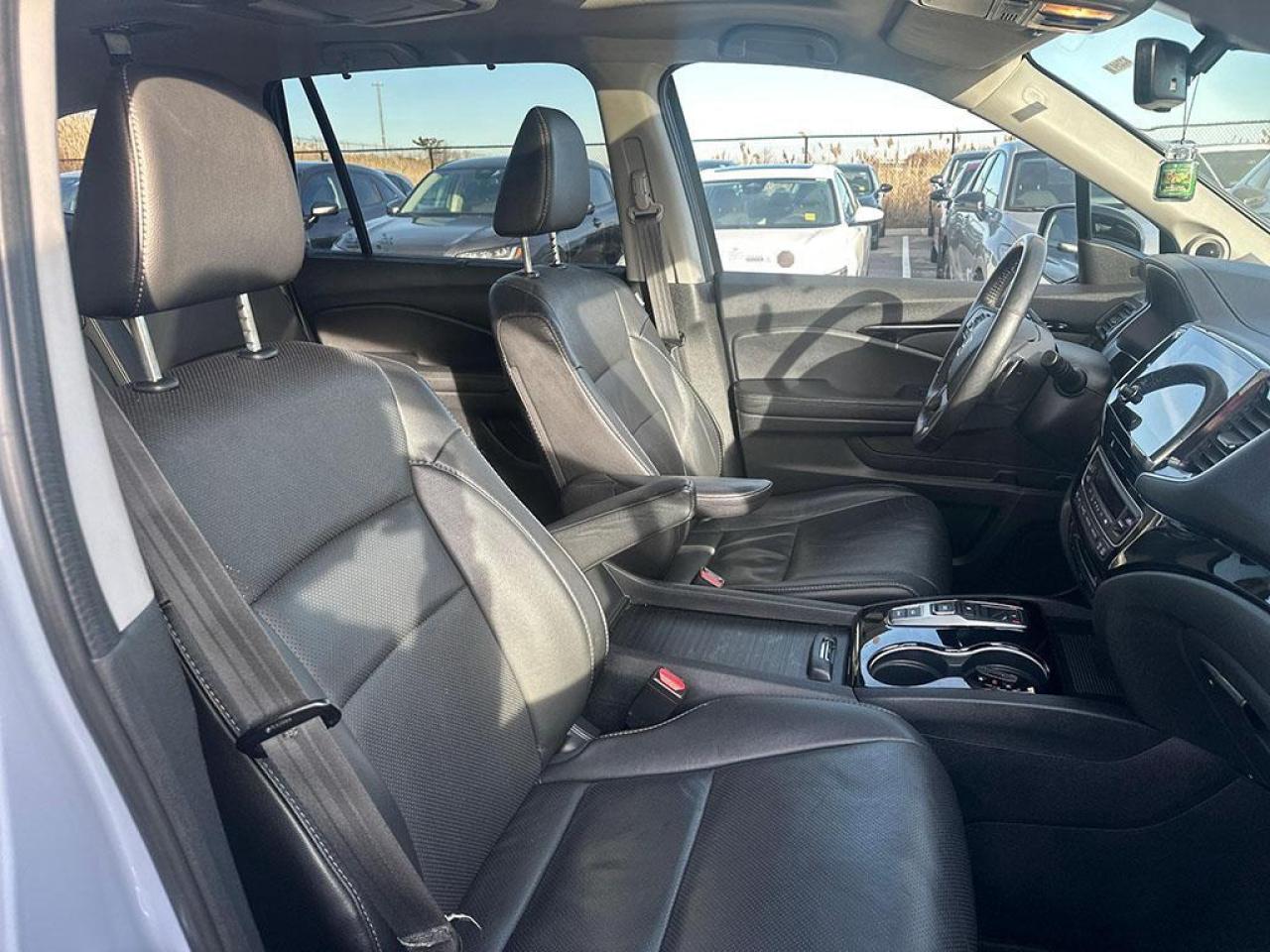 2022 Honda Pilot Touring l Navigation System l Power Moonroof Photo