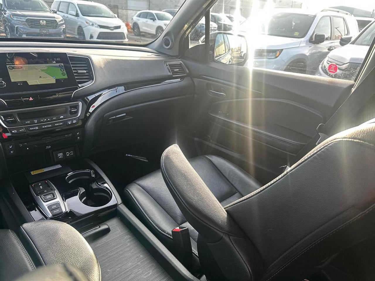 2022 Honda Pilot Touring l Navigation System l Power Moonroof Photo