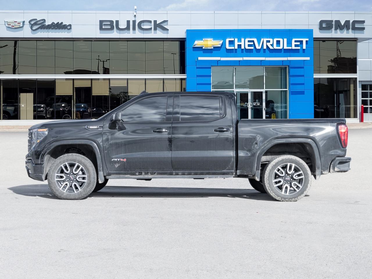 2025 GMC Sierra 1500 4WD Crew Cab 147  AT4 Photo3