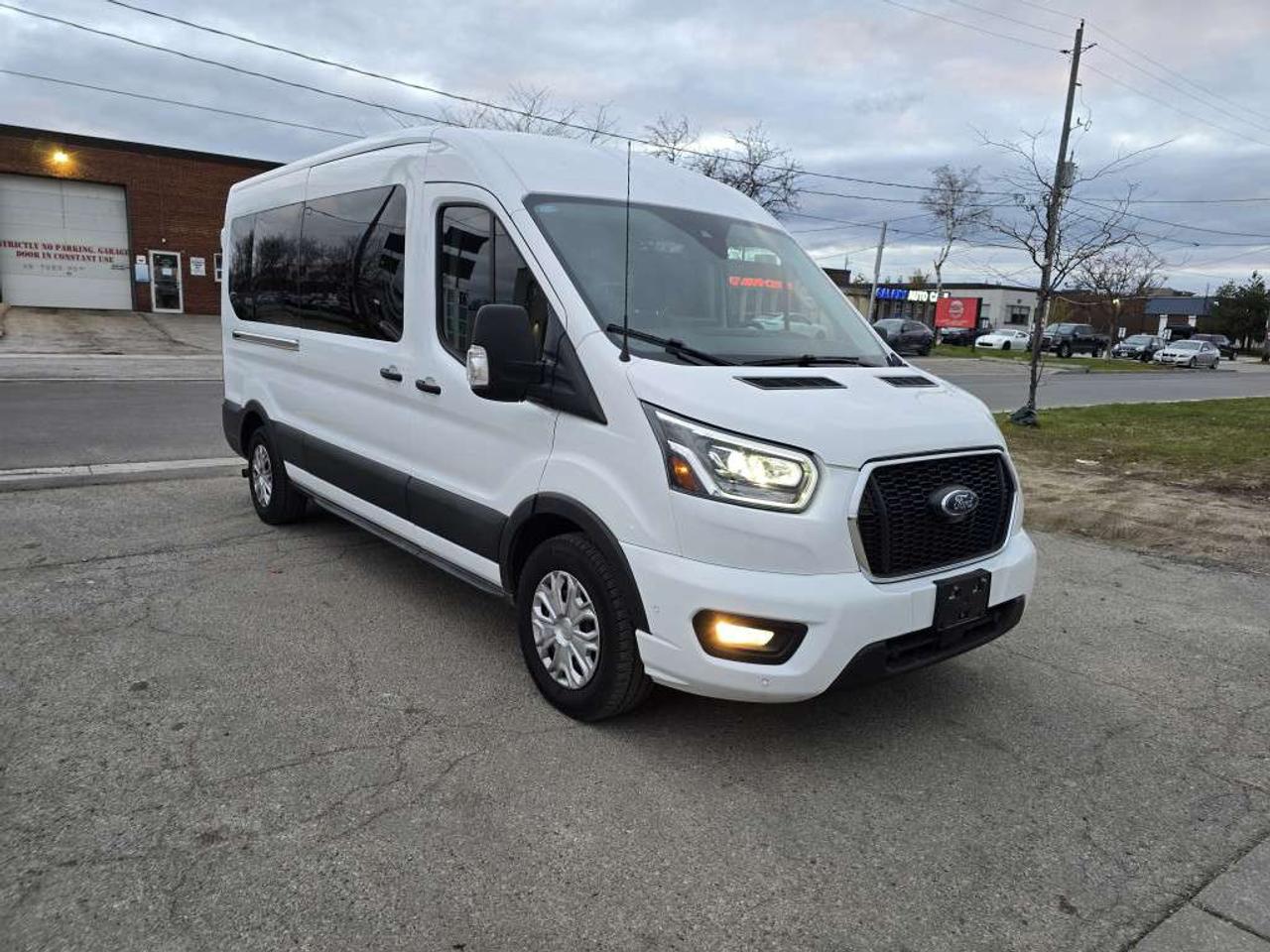 2023 Ford Transit Passenger Wagon T-350 XLT - 15 Pass - Nav/Cruise/Blind - P-B82286 - -None Photo4