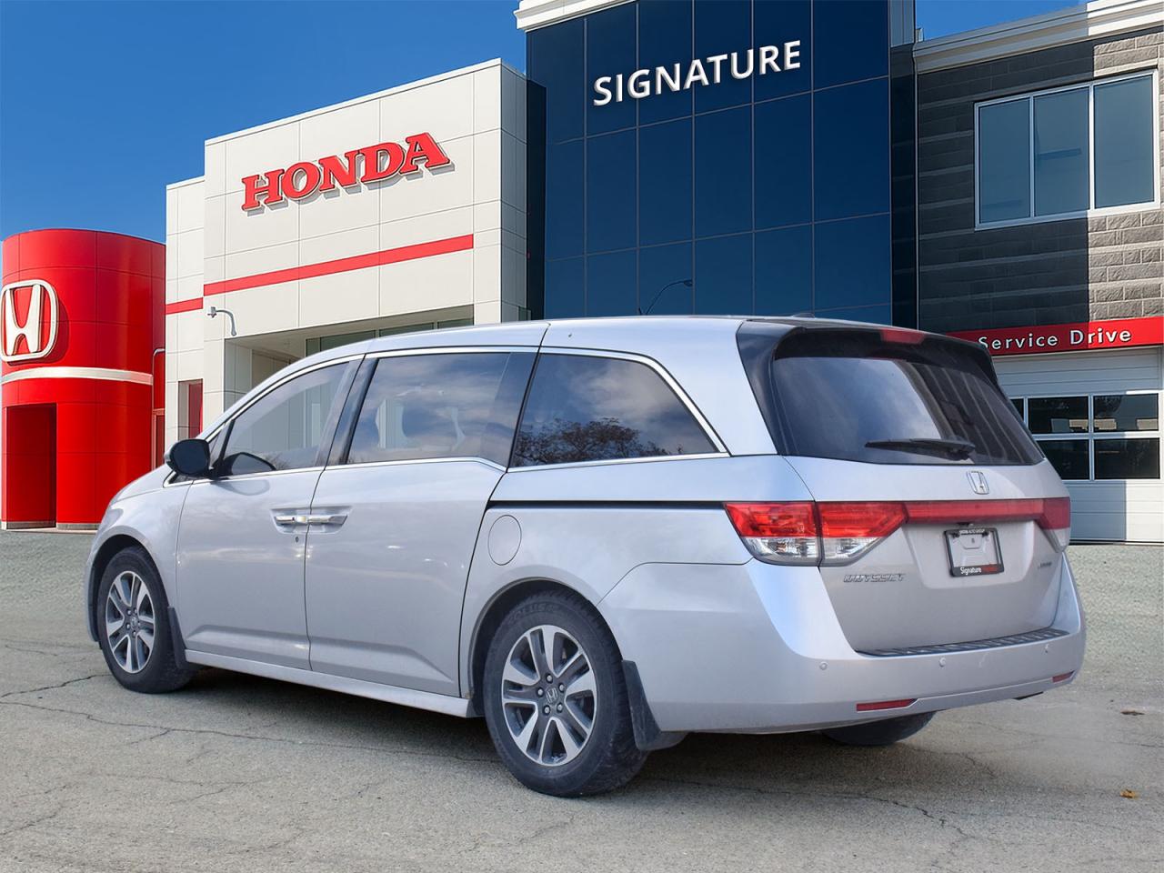 2014 Honda Odyssey Touring Photo3