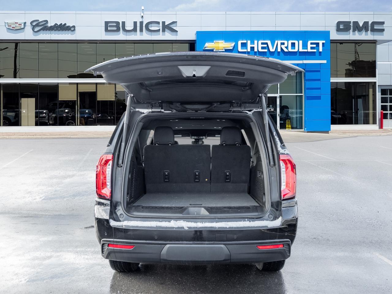 2023 GMC Yukon XL SLT Luxury Package, Trailering Equip Pkg, 5.3L V8 Photo