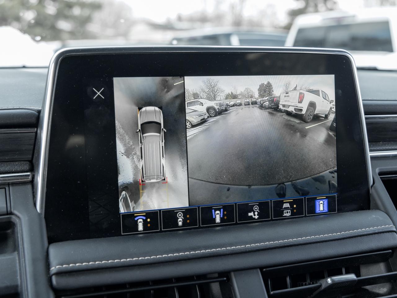 2023 GMC Yukon XL SLT Luxury Package, Trailering Equip Pkg, 5.3L V8 Photo