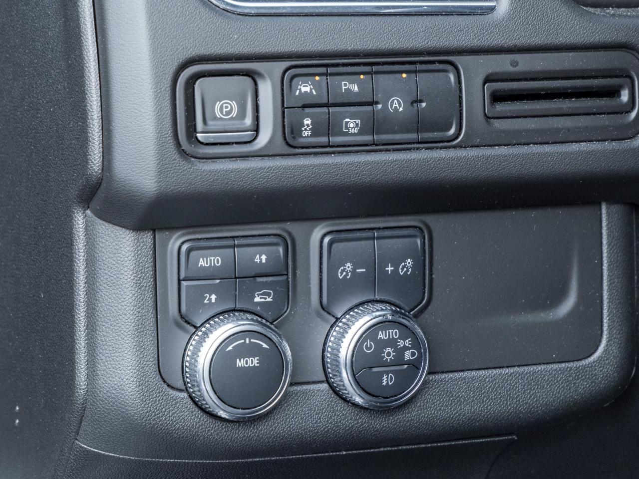 2023 GMC Yukon XL SLT Luxury Package, Trailering Equip Pkg, 5.3L V8 Photo