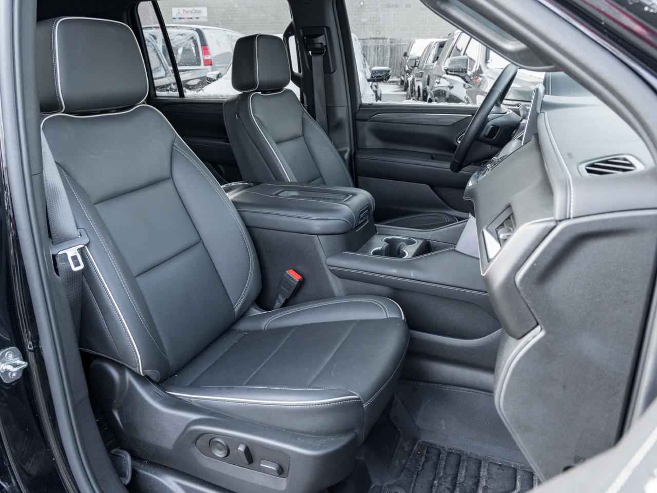 2023 GMC Yukon XL SLT Luxury Package, Trailering Equip Pkg, 5.3L V8 Photo