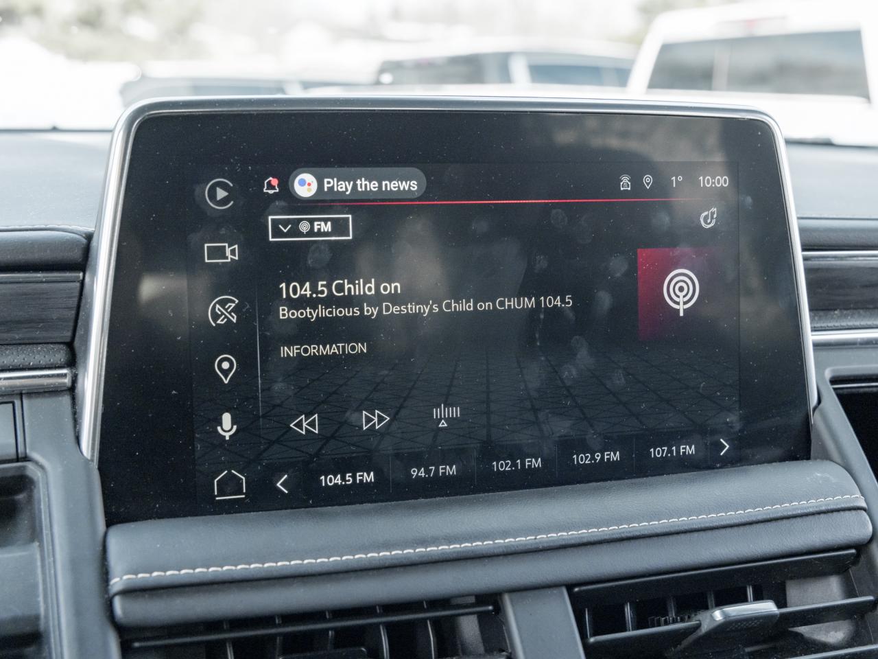 2023 GMC Yukon XL SLT Luxury Package, Trailering Equip Pkg, 5.3L V8 Photo