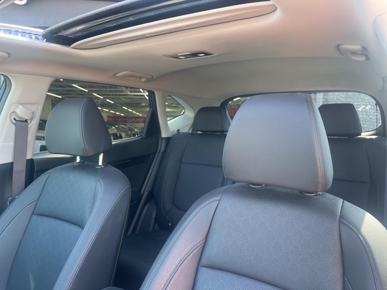 2023 Kia Seltos SX Turbo   AWD   Leather   Sunroof   Nav   Bose Photo