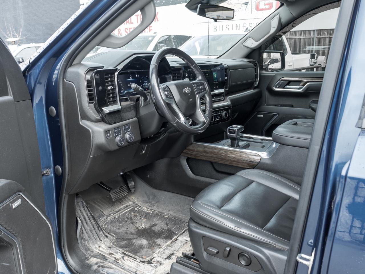 2022 Chevrolet Silverado 1500 4WD Crew Cab 147  RST Photo