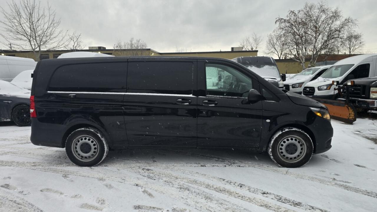 2023 Mercedes-Benz Metris Passenger Van 135WB - 10Ft Cargo - Only 9000km! Photo