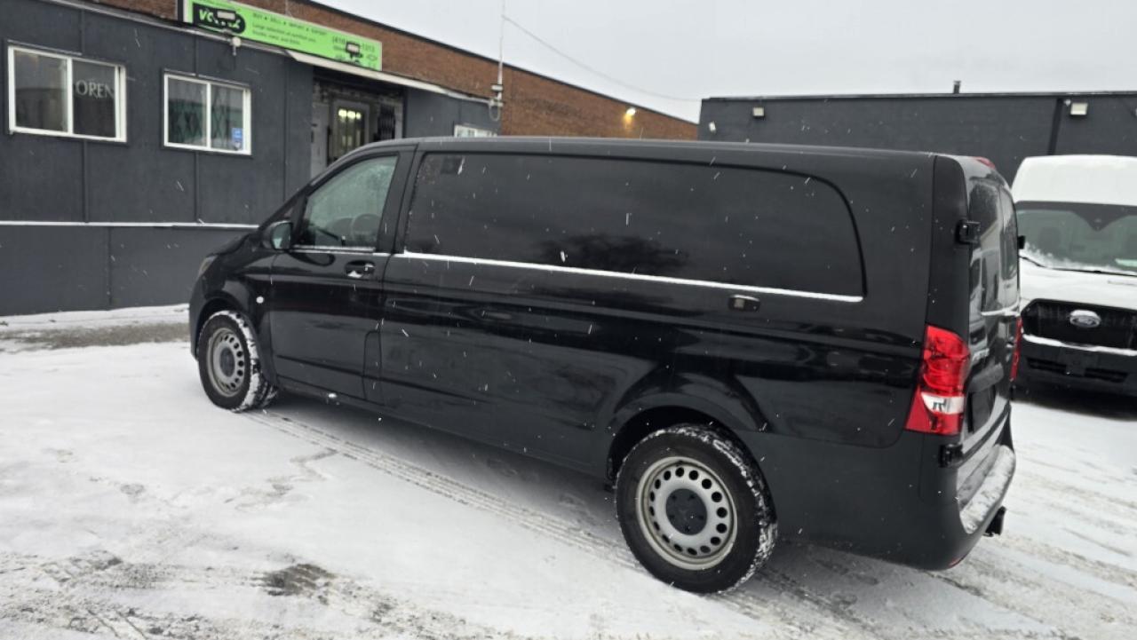 2023 Mercedes-Benz Metris Passenger Van 135WB - 10Ft Cargo - Only 9000km! Photo