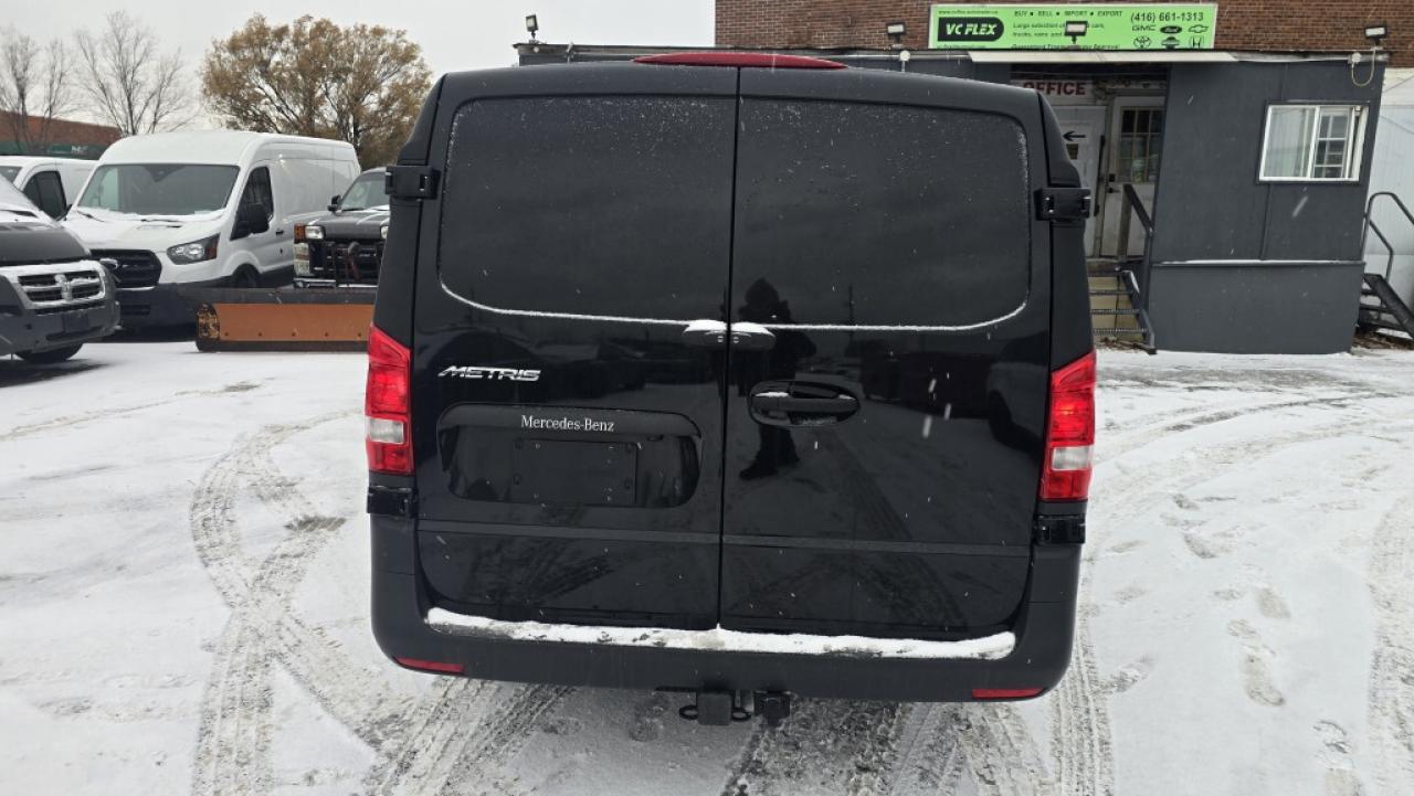 2023 Mercedes-Benz Metris Passenger Van 135WB - 10Ft Cargo - Only 9000km! Photo