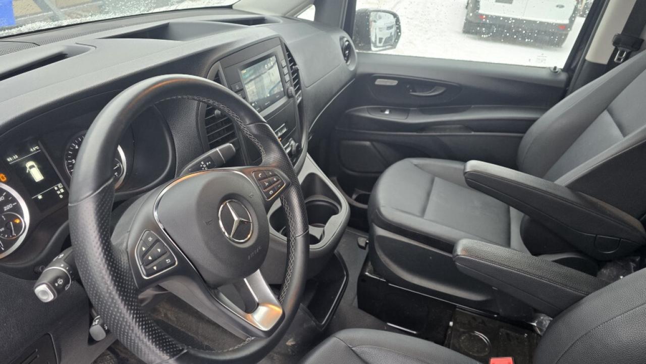 2023 Mercedes-Benz Metris Passenger Van 135WB - 10Ft Cargo - Only 9000km! Photo