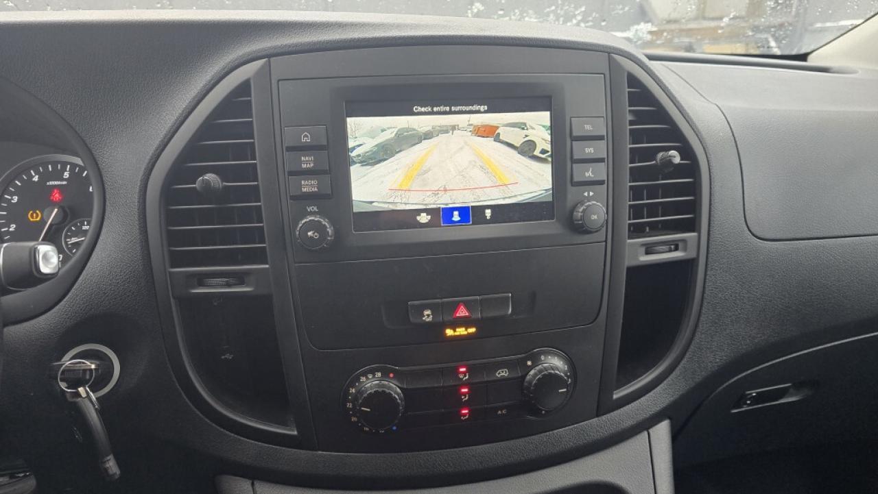 2023 Mercedes-Benz Metris Passenger Van 135WB - 10Ft Cargo - Only 9000km! Photo