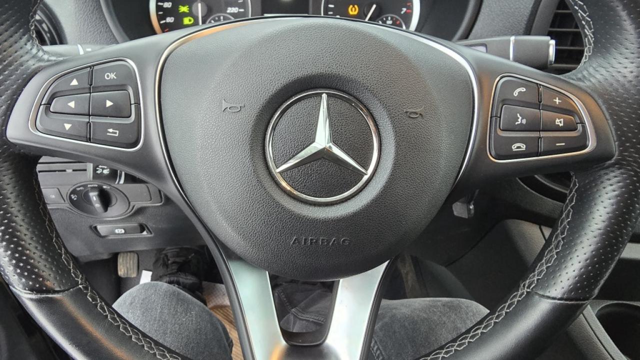 2023 Mercedes-Benz Metris Passenger Van 135WB - 10Ft Cargo - Only 9000km! Photo