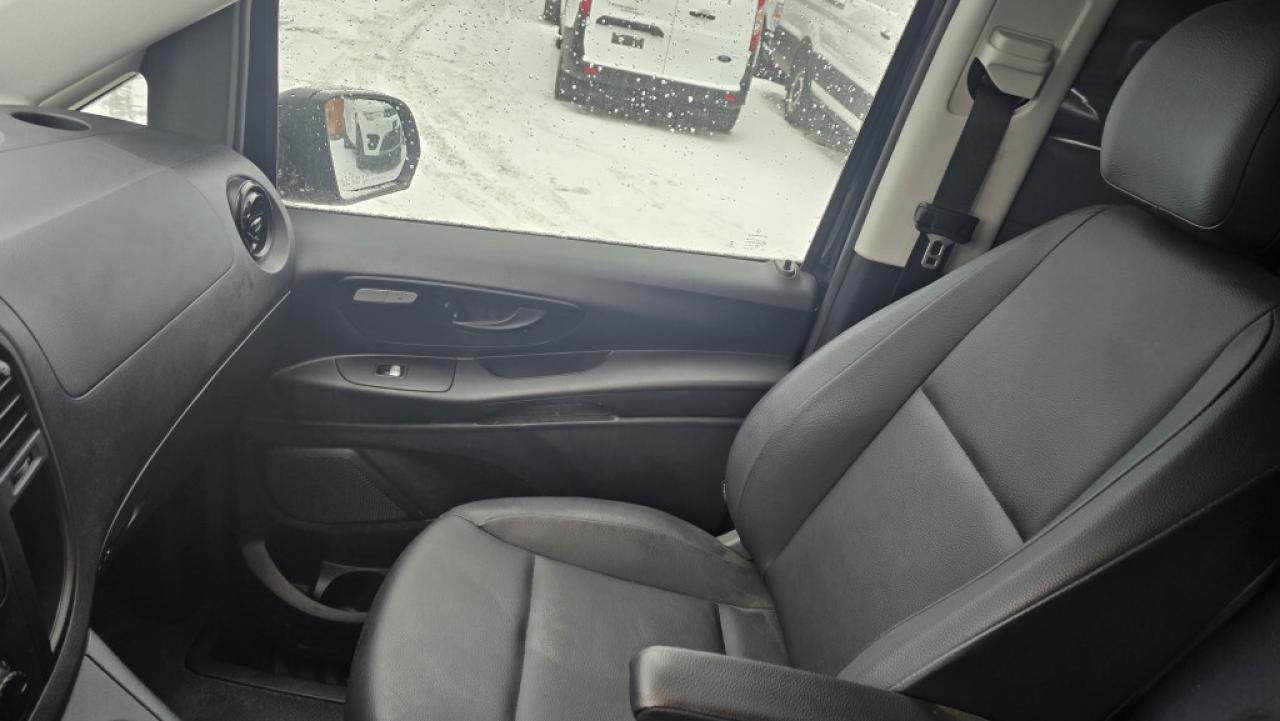 2023 Mercedes-Benz Metris Passenger Van 135WB - 10Ft Cargo - Only 9000km! Photo