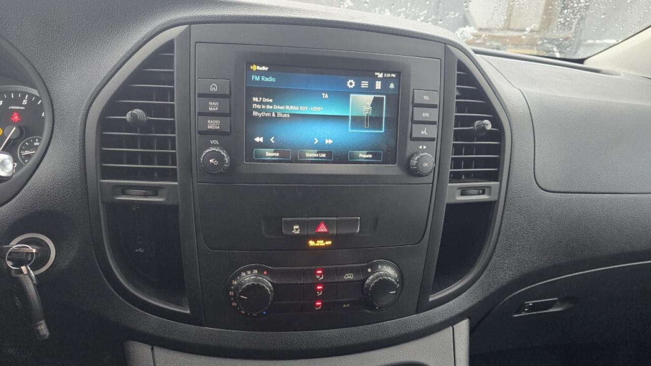 2023 Mercedes-Benz Metris Passenger Van 135WB - 10Ft Cargo - Only 9000km! Photo