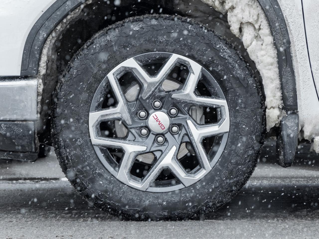 2025 GMC Sierra 1500 4WD Crew Cab 157  SLT Photo