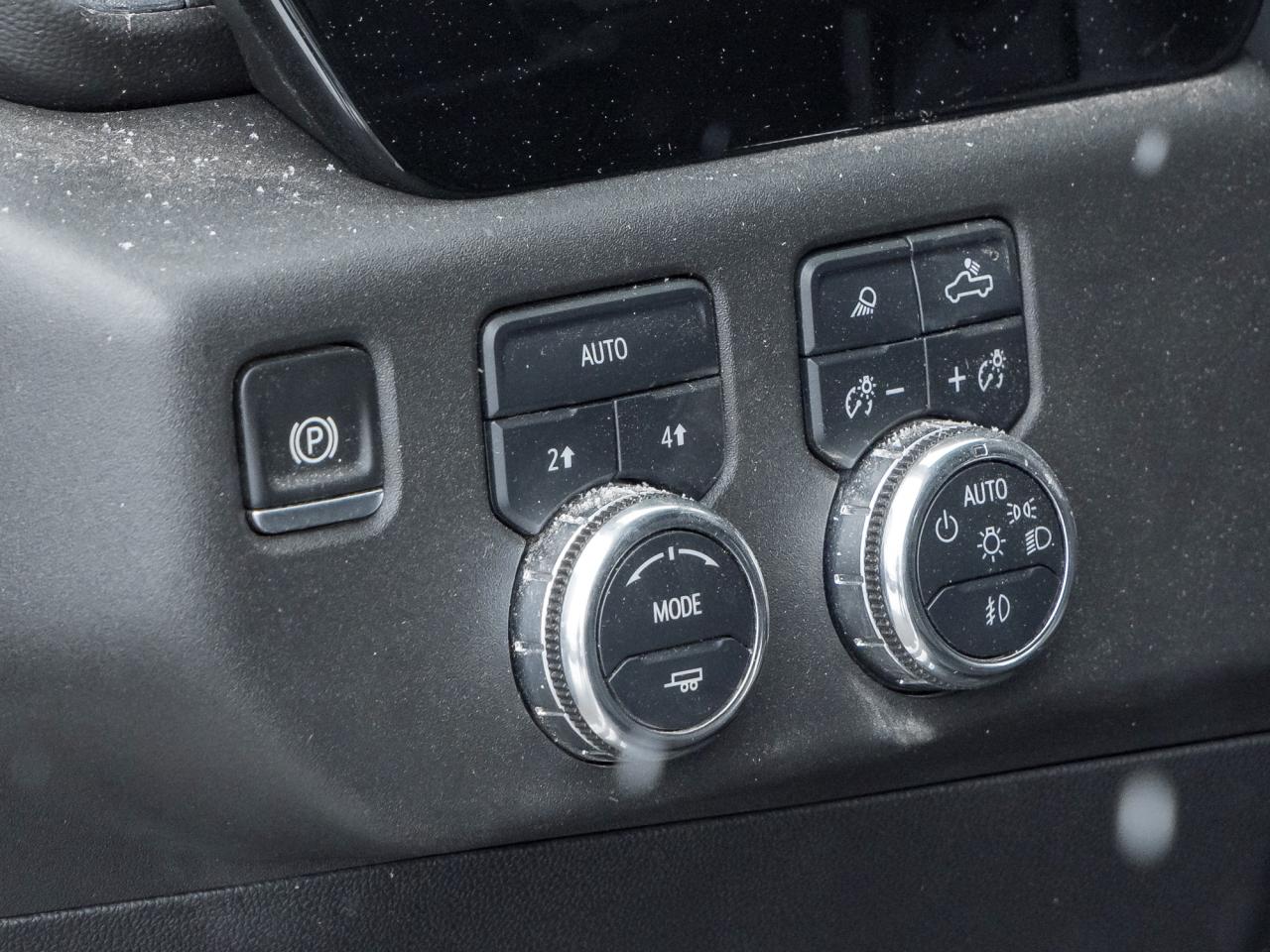 2025 GMC Sierra 1500 4WD Crew Cab 157  SLT Photo