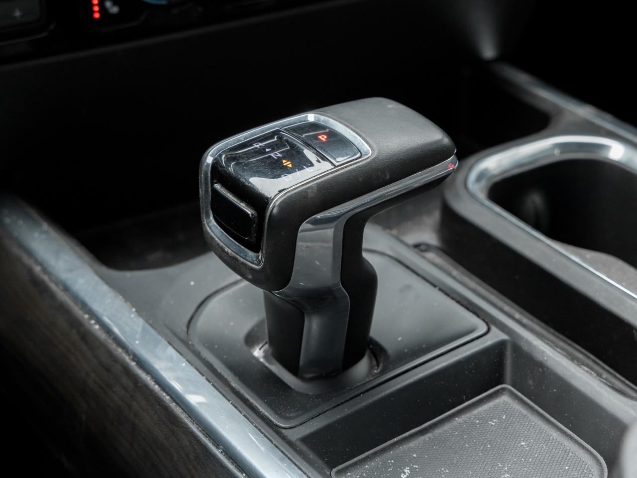 2025 GMC Sierra 1500 4WD Crew Cab 157  SLT Photo